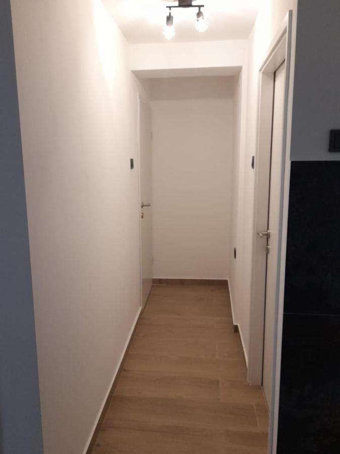 Apartman Sa Lodom 2+2 Lägenhet Pirovac Exteriör bild