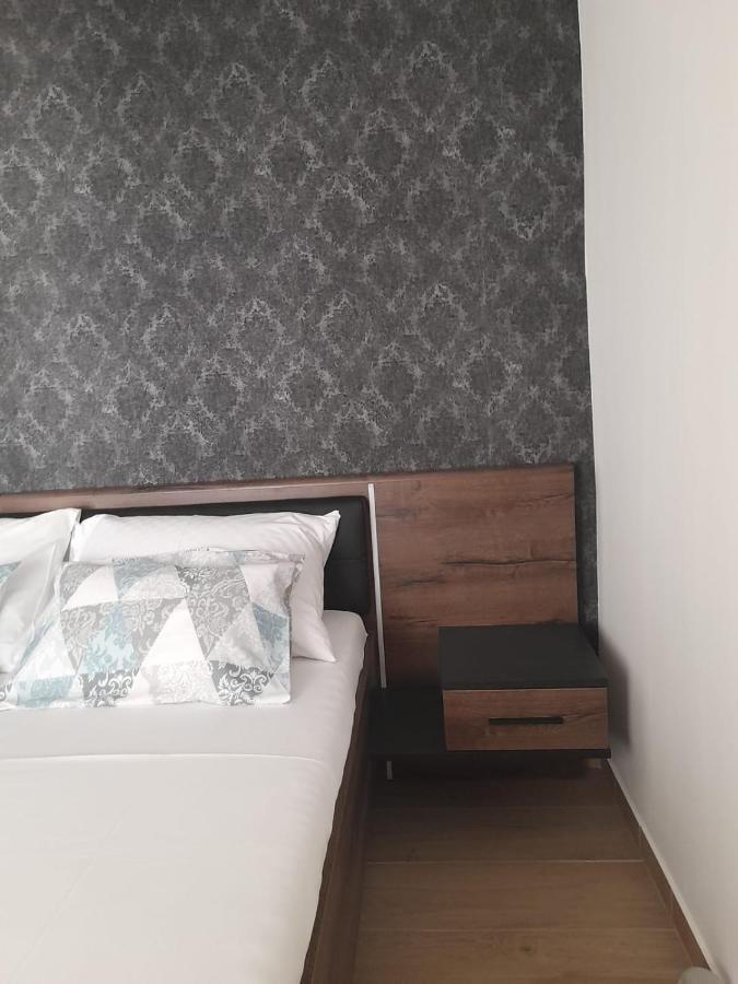 Apartman Sa Lodom 2+2 Lägenhet Pirovac Exteriör bild