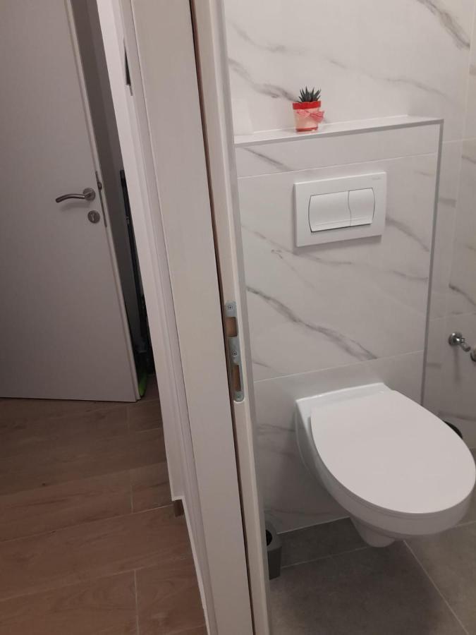 Apartman Sa Lodom 2+2 Lägenhet Pirovac Exteriör bild